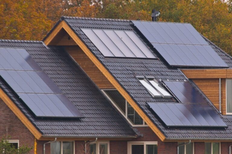 Zonnepanelen aanschaffen? Vergeet dit niet! 