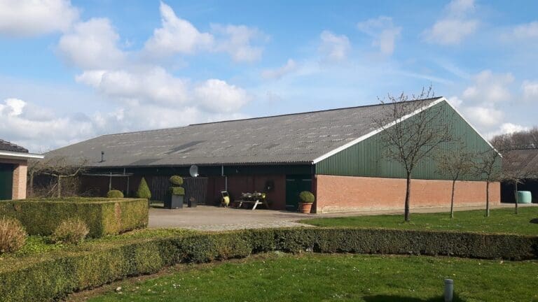 Holzik Stables