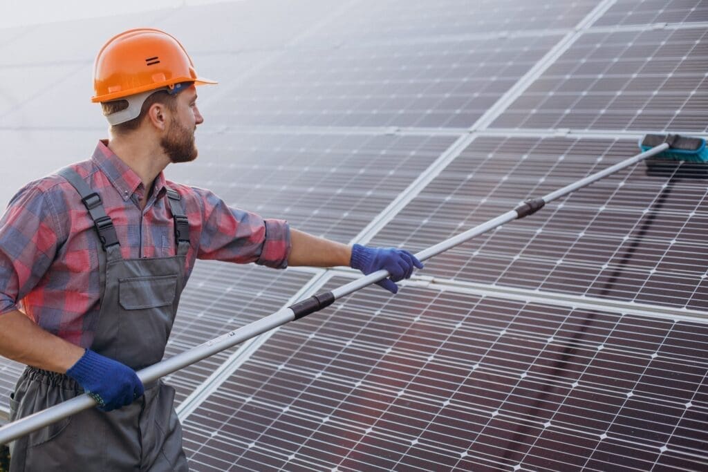 Zonnepanelen schoonmaken